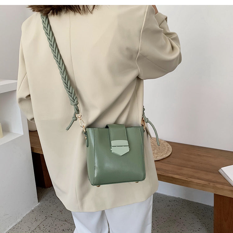 Bag Woven Shoulder Messenger photo 1