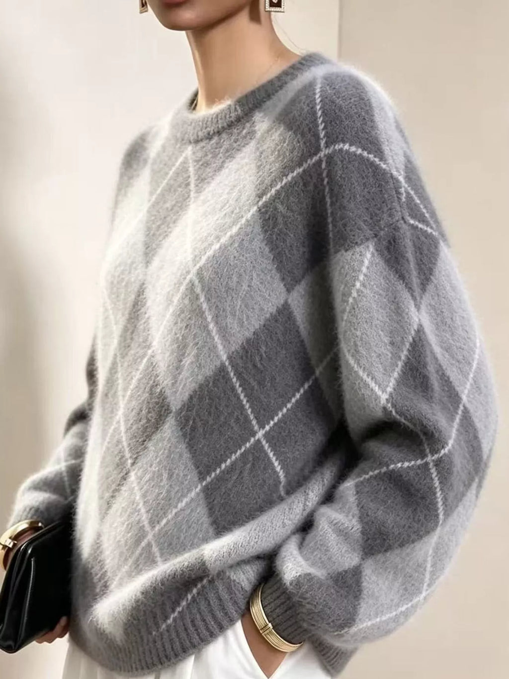 Argyle Pattern Fuzzy Knit Sweater (21)