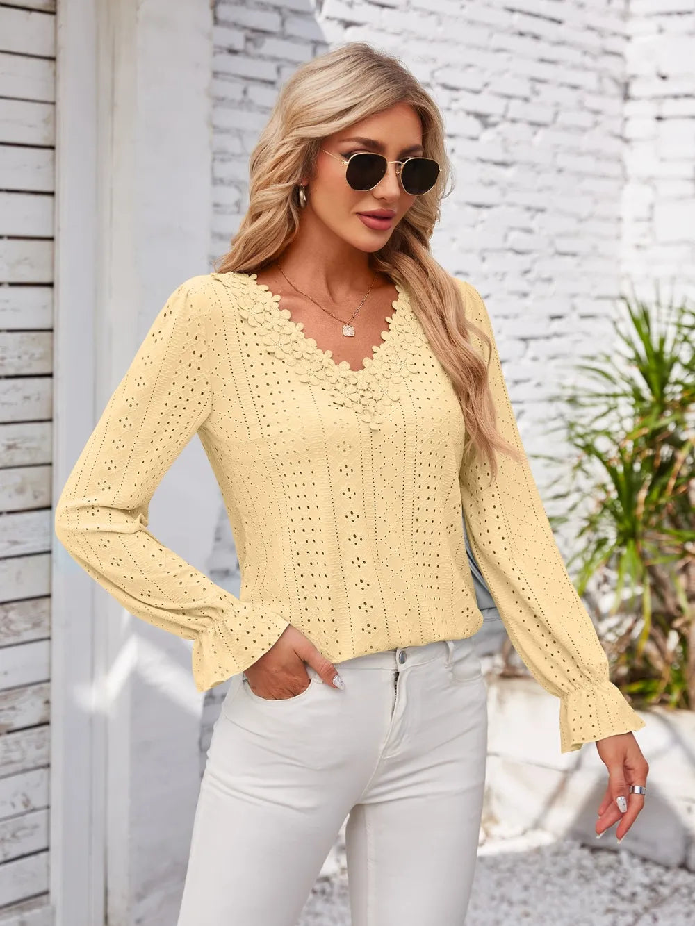 Applique V-neck Flounce Sleeve T-shirt (11)