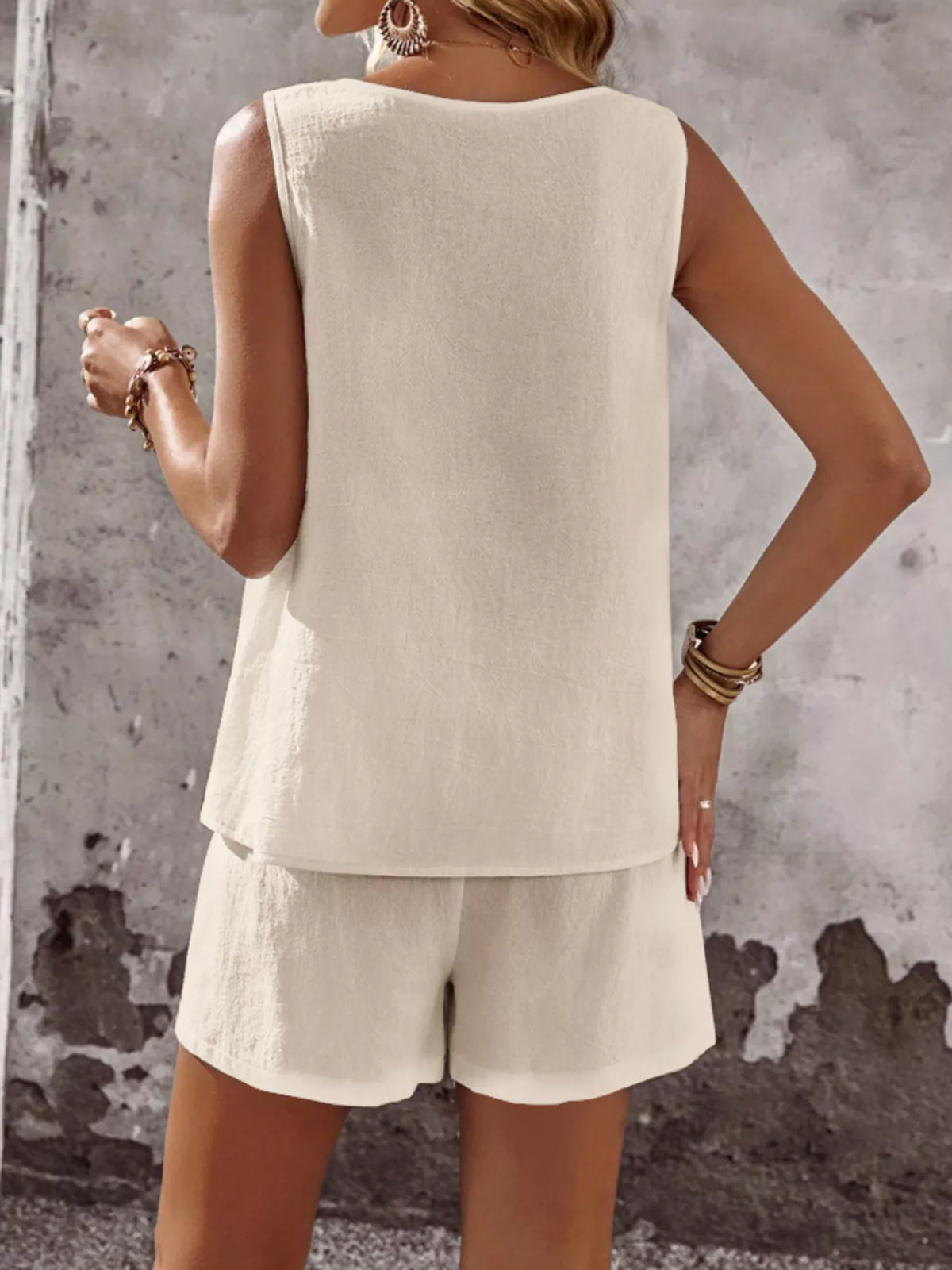 Decor Button Round Neck Tank Shorts Set (5)