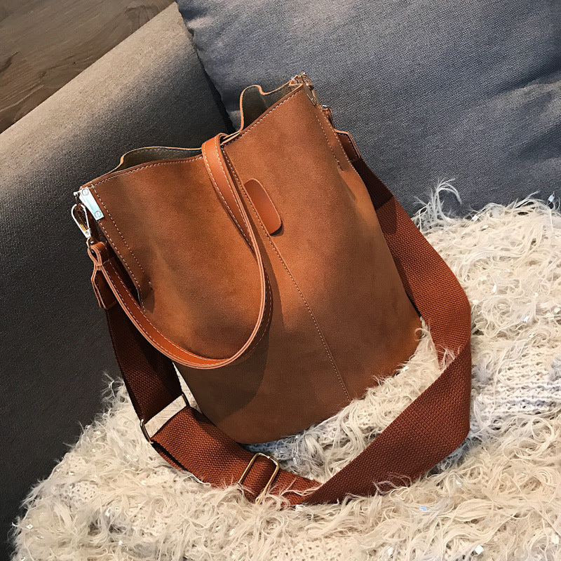 Scrub Bucket Bag Shoulder variant CJBHNSNS08392-brown