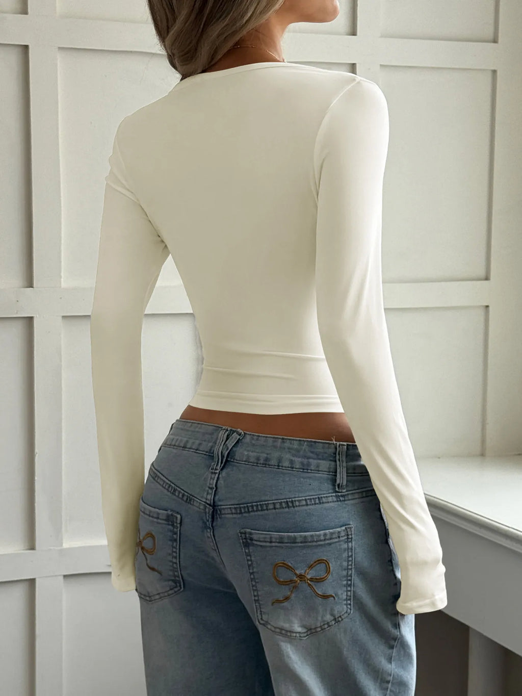 Cut-out Long Sleeve Crop T-shirt (4)