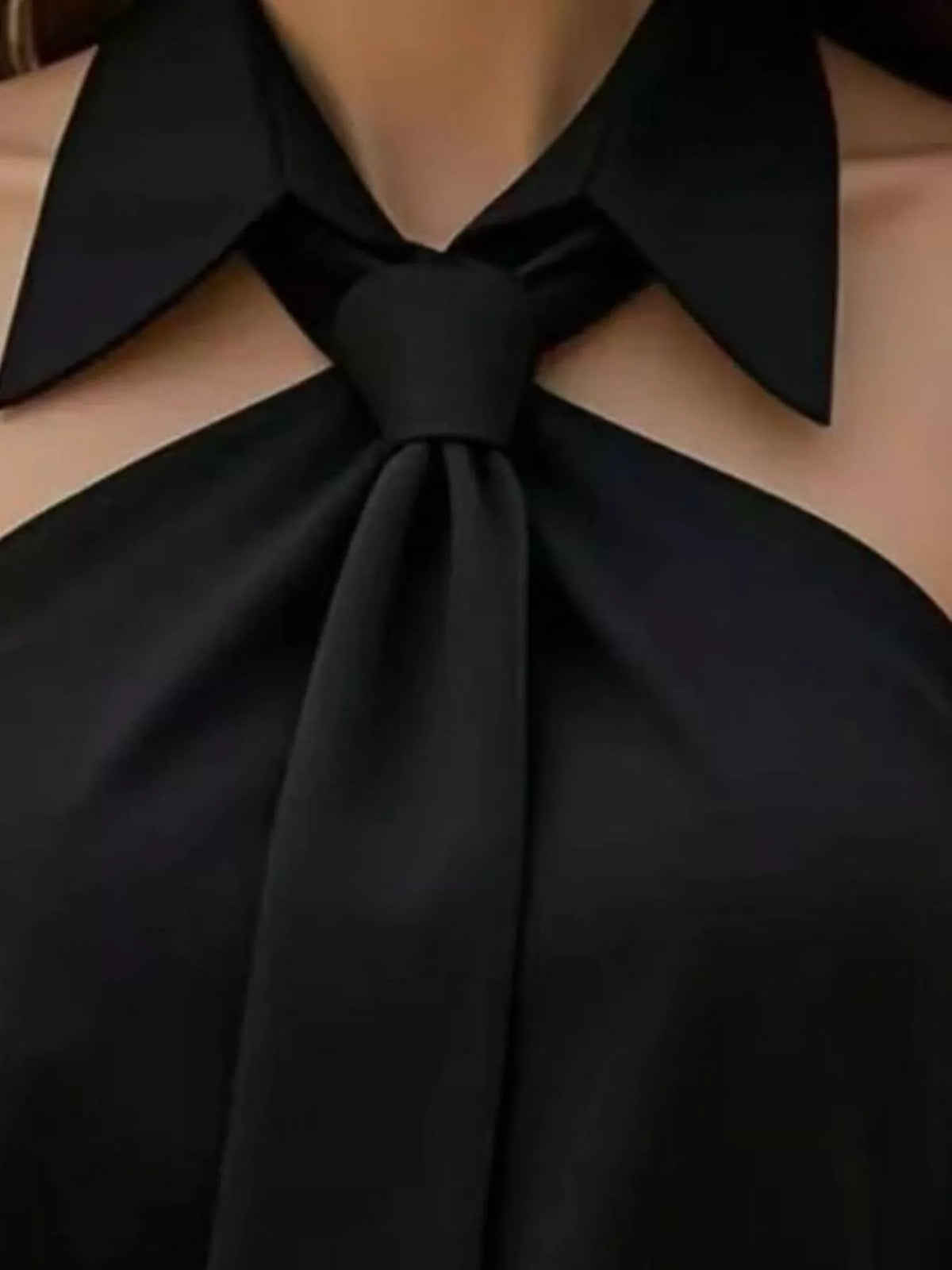 Halter Neck Sleeveless Top Tie-front Collar Detail (6)