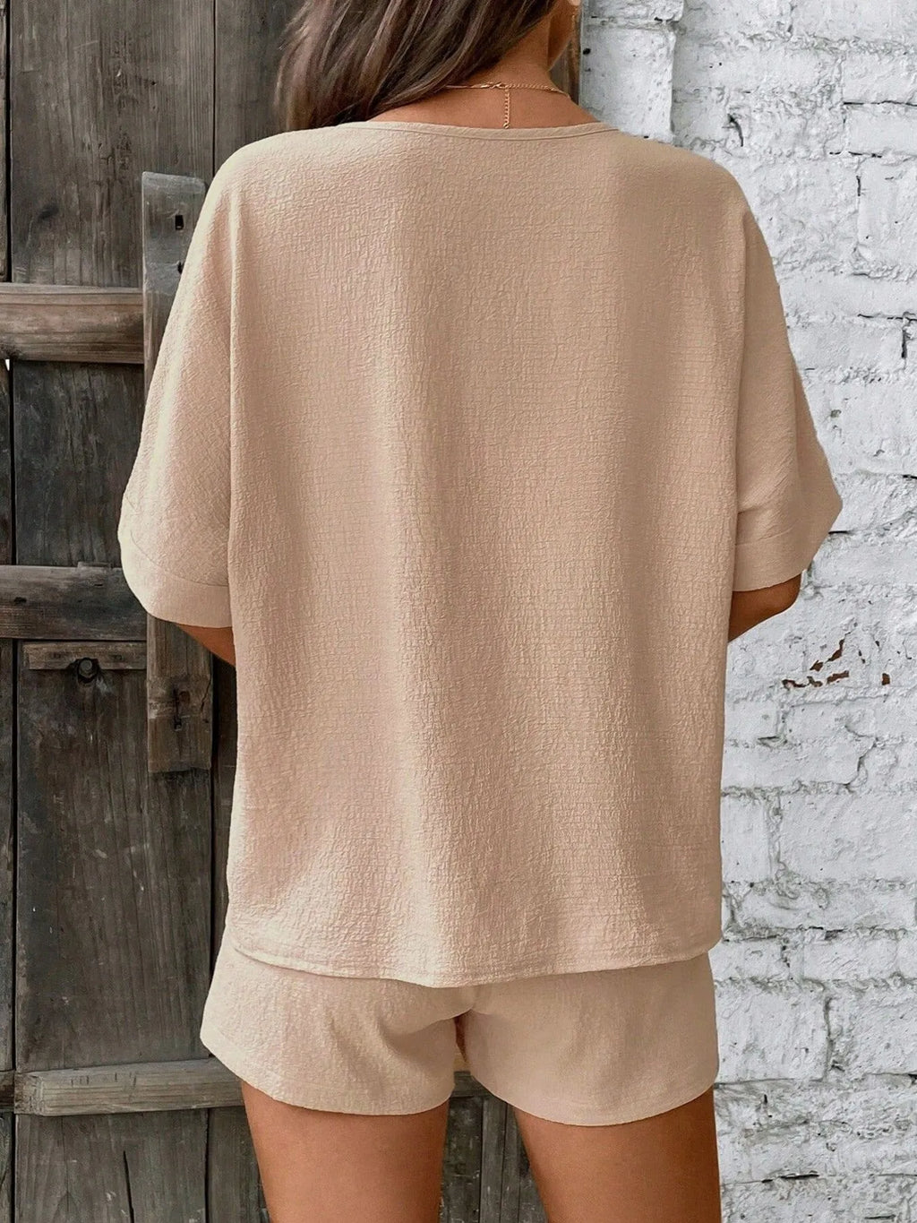 Relaxed Fit V-neck Top Shorts Two-piece Set (8)