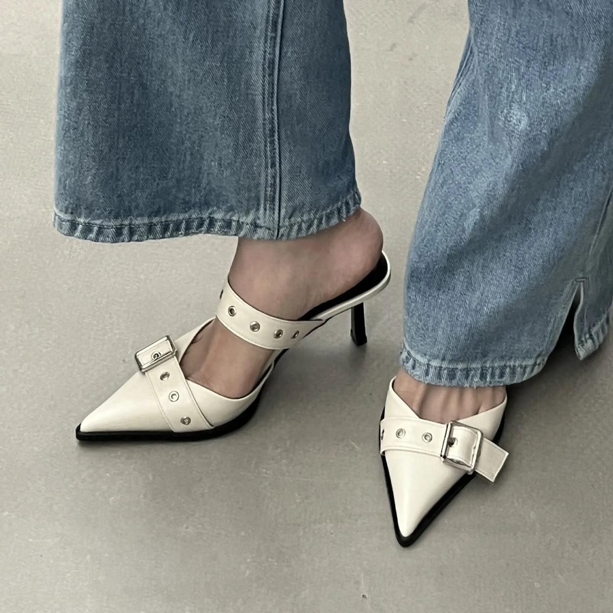 Point Toe Flare Heel Buckle Sandals (4)