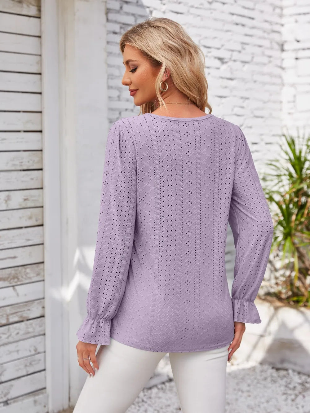 Applique V-neck Flounce Sleeve T-shirt (3)