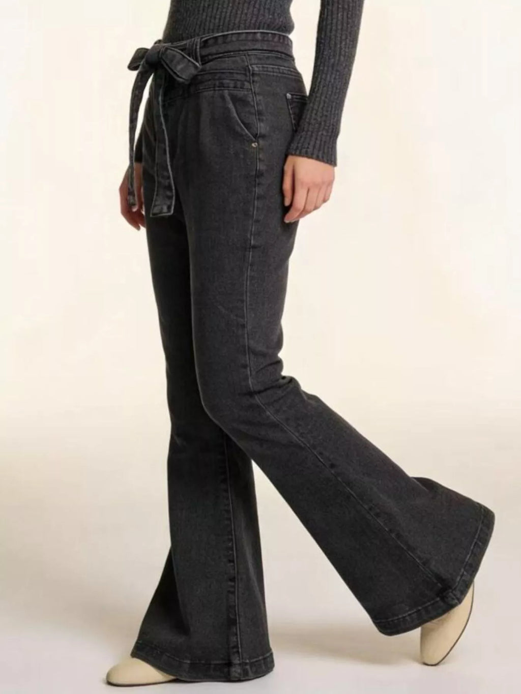 Bow-tie High-waisted Flare Jeans (7)