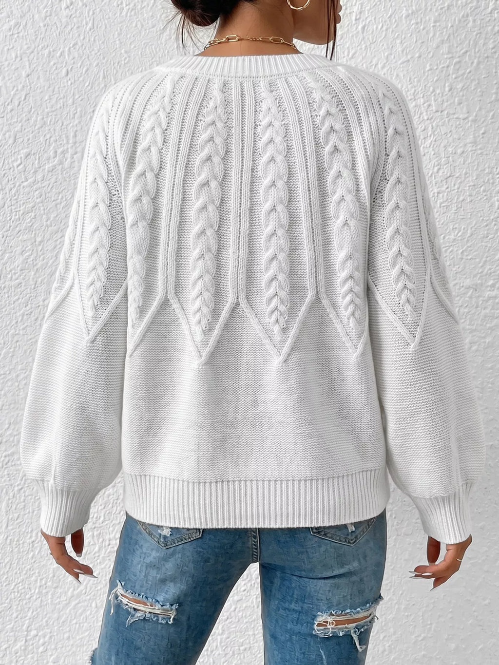 Cable-knit Round Neck Sweater (2)