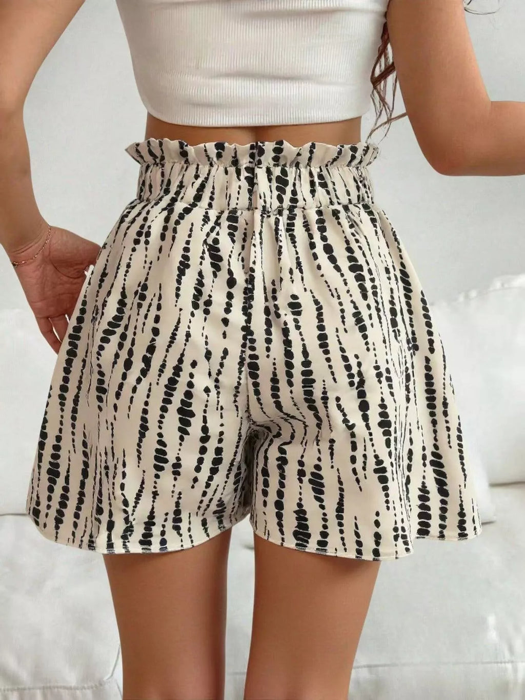 High-waisted Leopard Print Shorts (4)