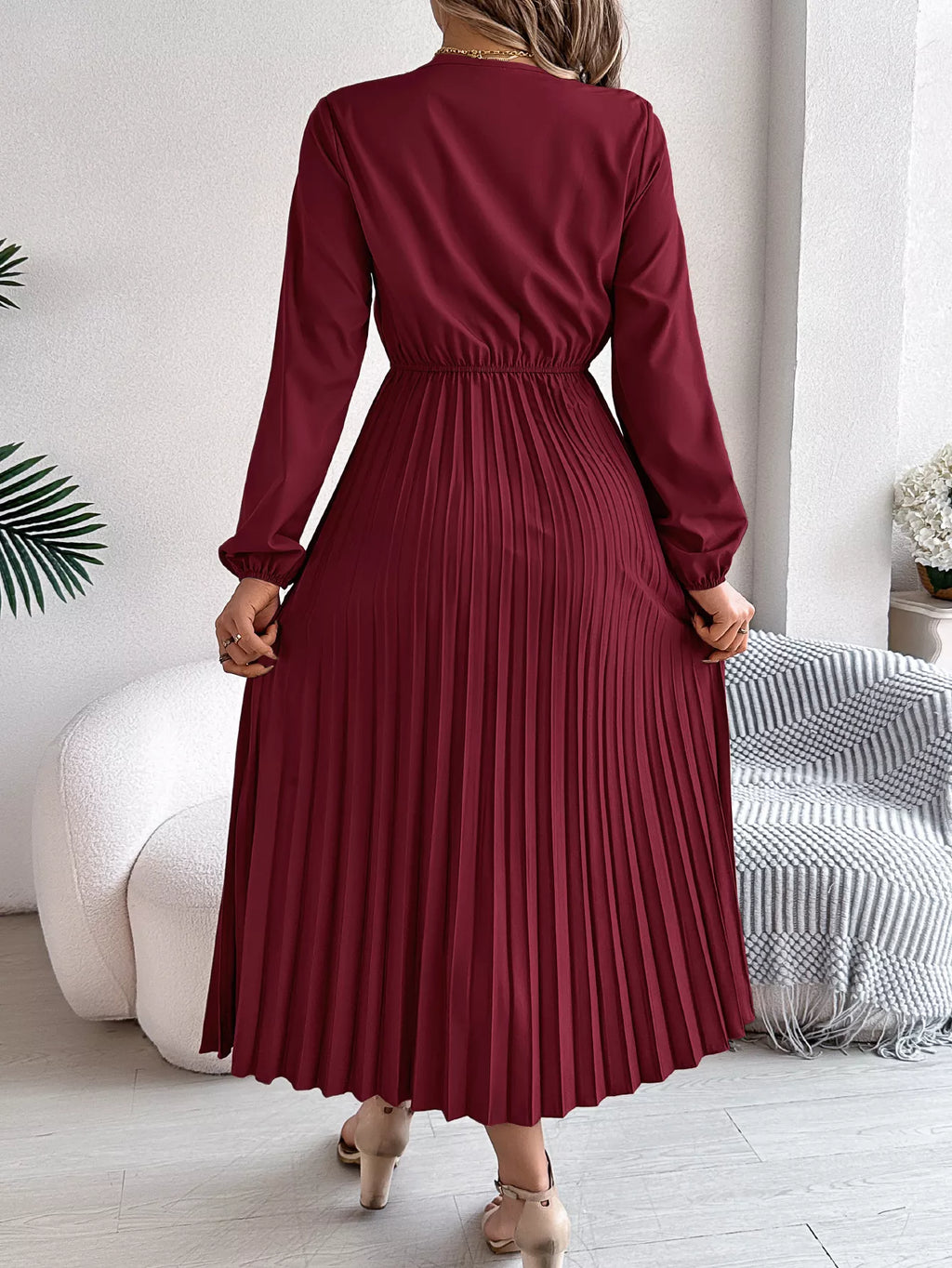 Lace Detail V-neck Pleated Dress (27)