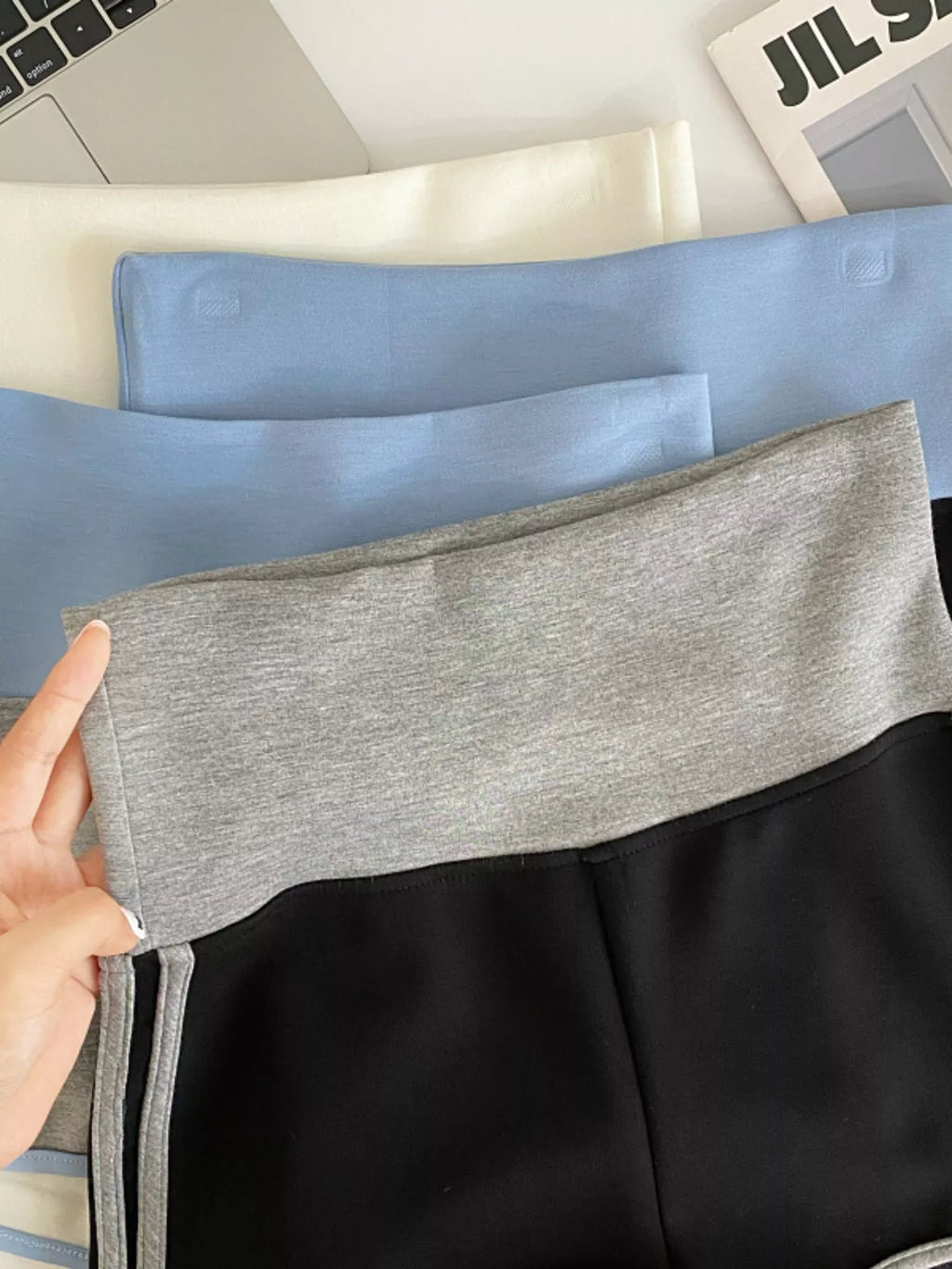 High Waist Contrast Trim Shorts (13)