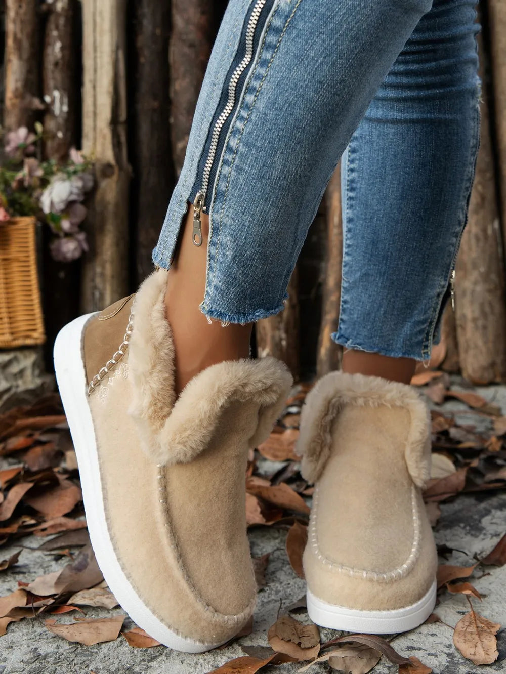 Furry Suede Round Toe Flat Sneakers (10)