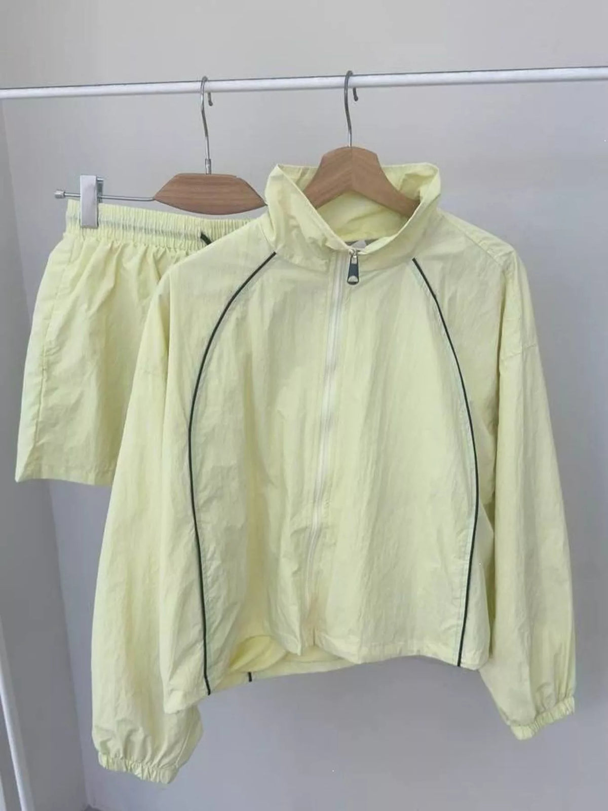 Zip Up Long Sleeve Outerwear Shorts Set (18)
