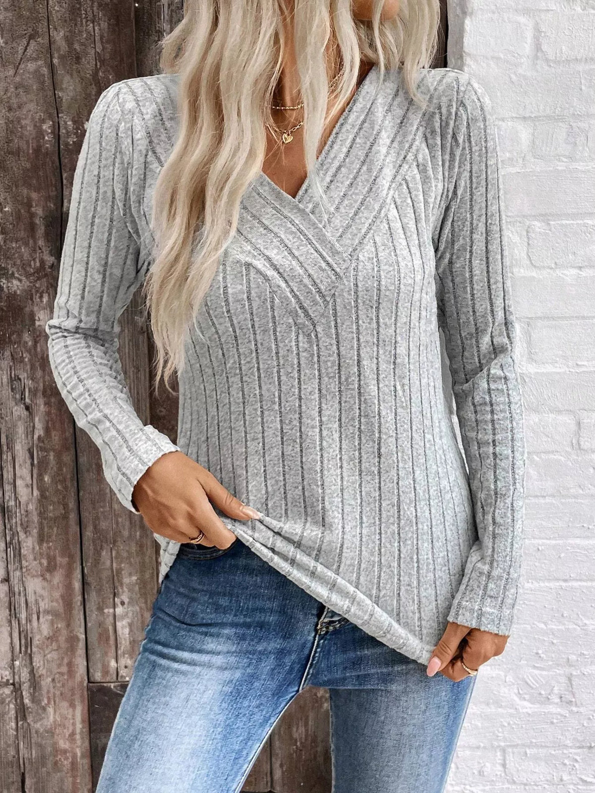 Ribbed V-neck Long Sleeve T-shirt (2)