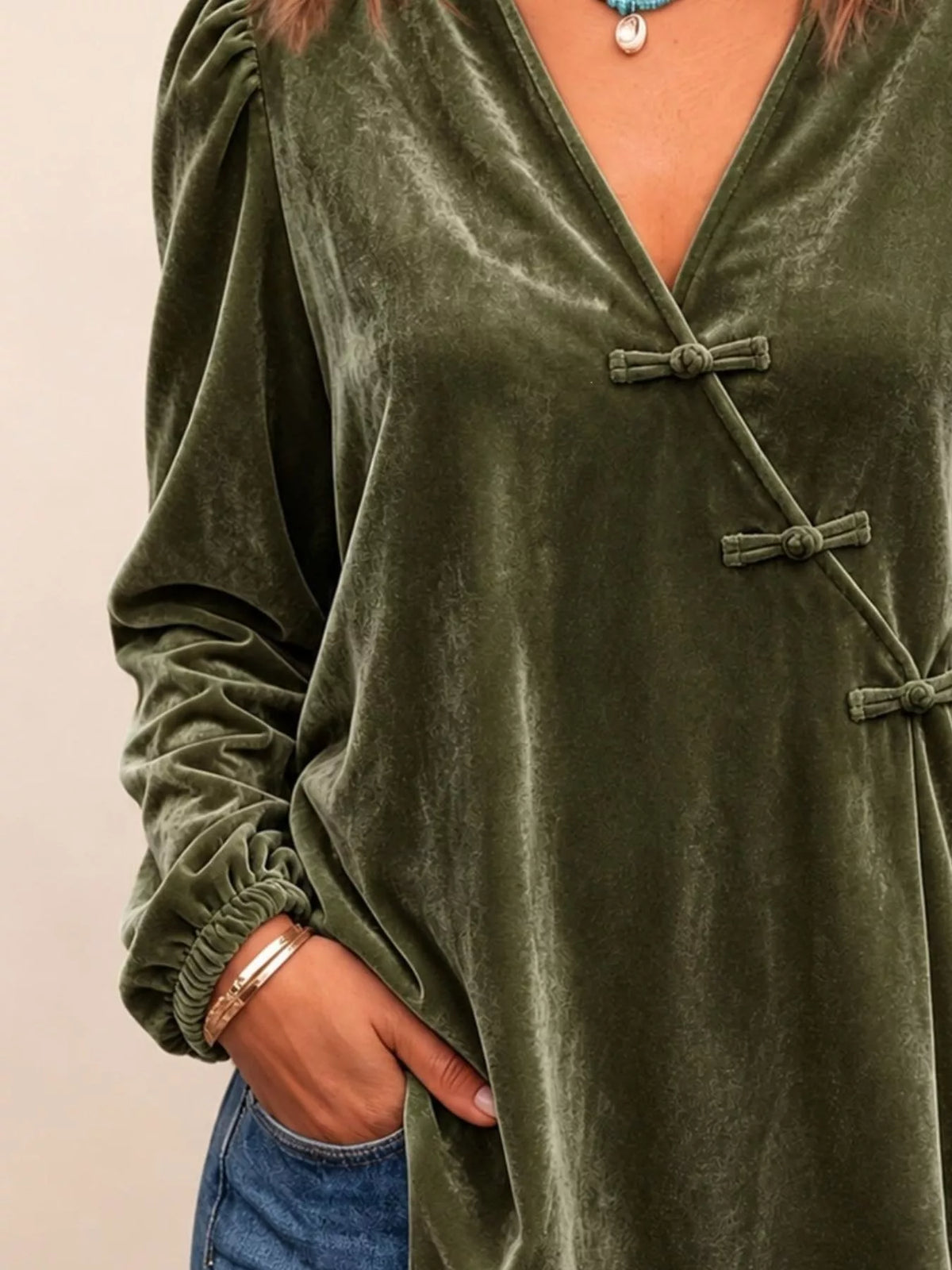 Chinese-style Knot Buttons Velvet Blouse (3)