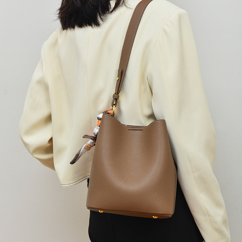 Shoulder Crossbody Casual High-end Commuter Tote Bag photo 1