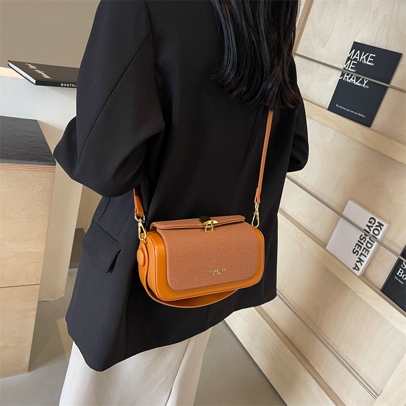 Simple Versatile Messenger Bag photo 1
