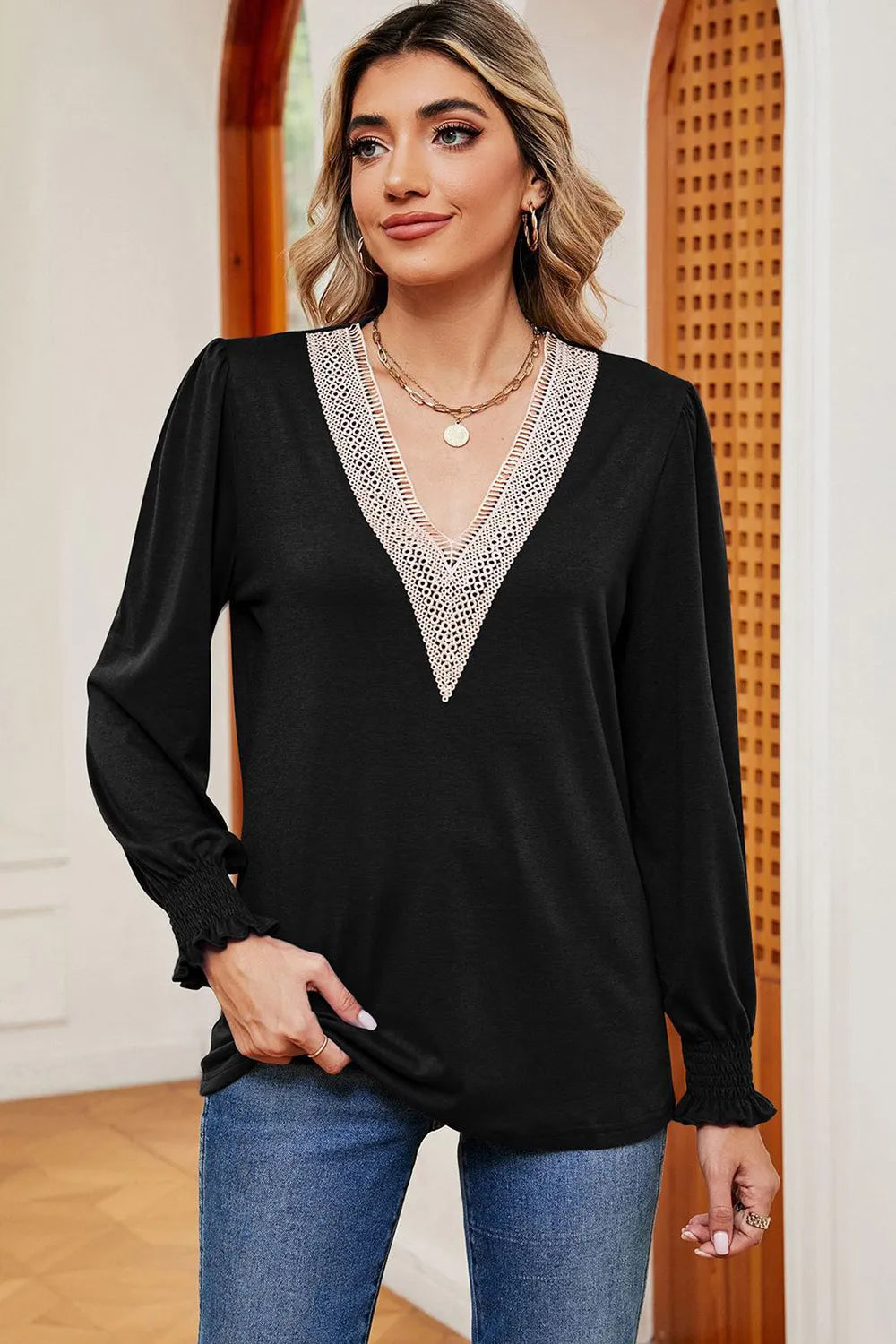 Lace Detail V-neck Lantern Sleeve T-shirt (3)