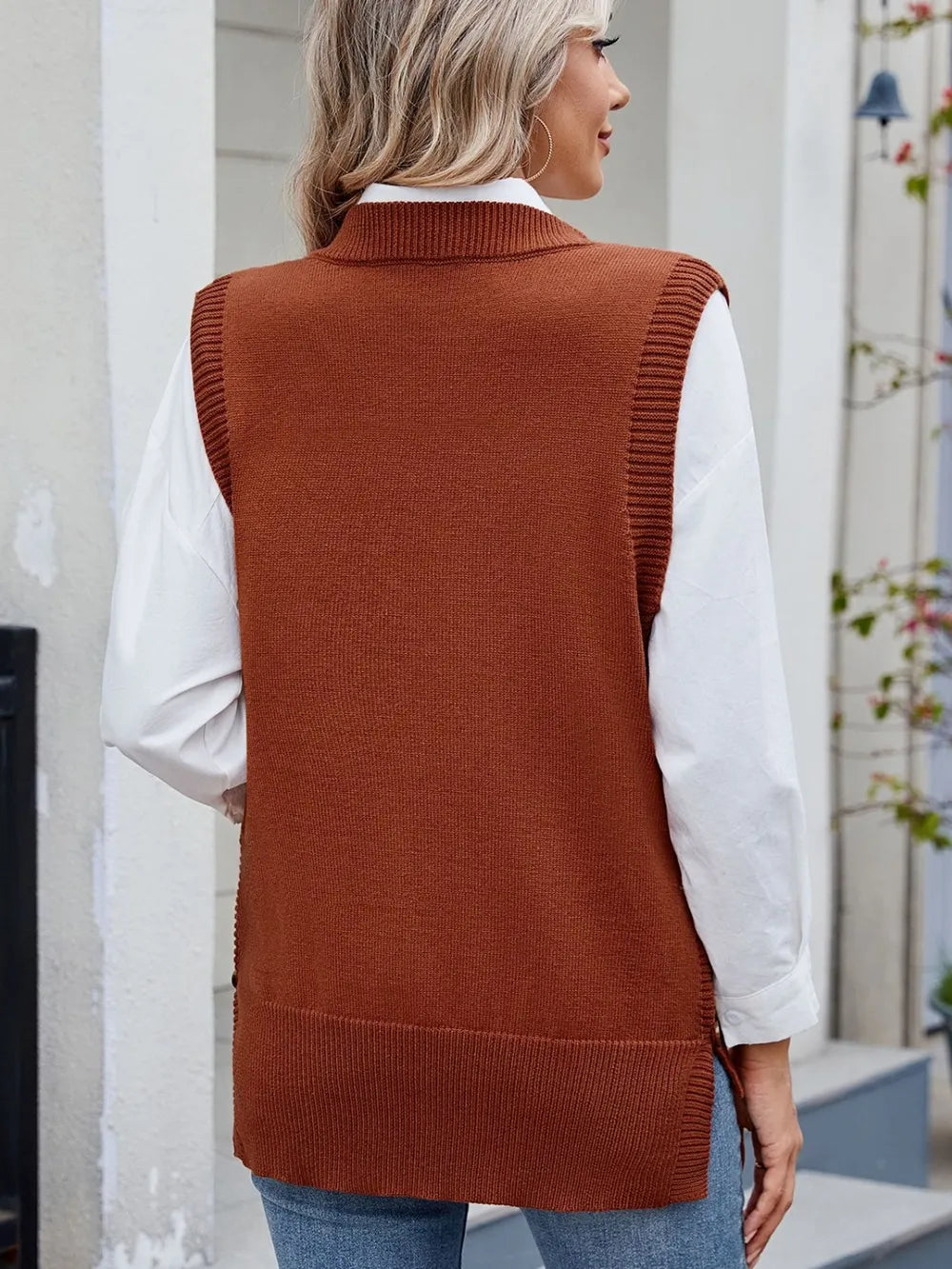 Buttoned Round Neck Sweater Vest (19)
