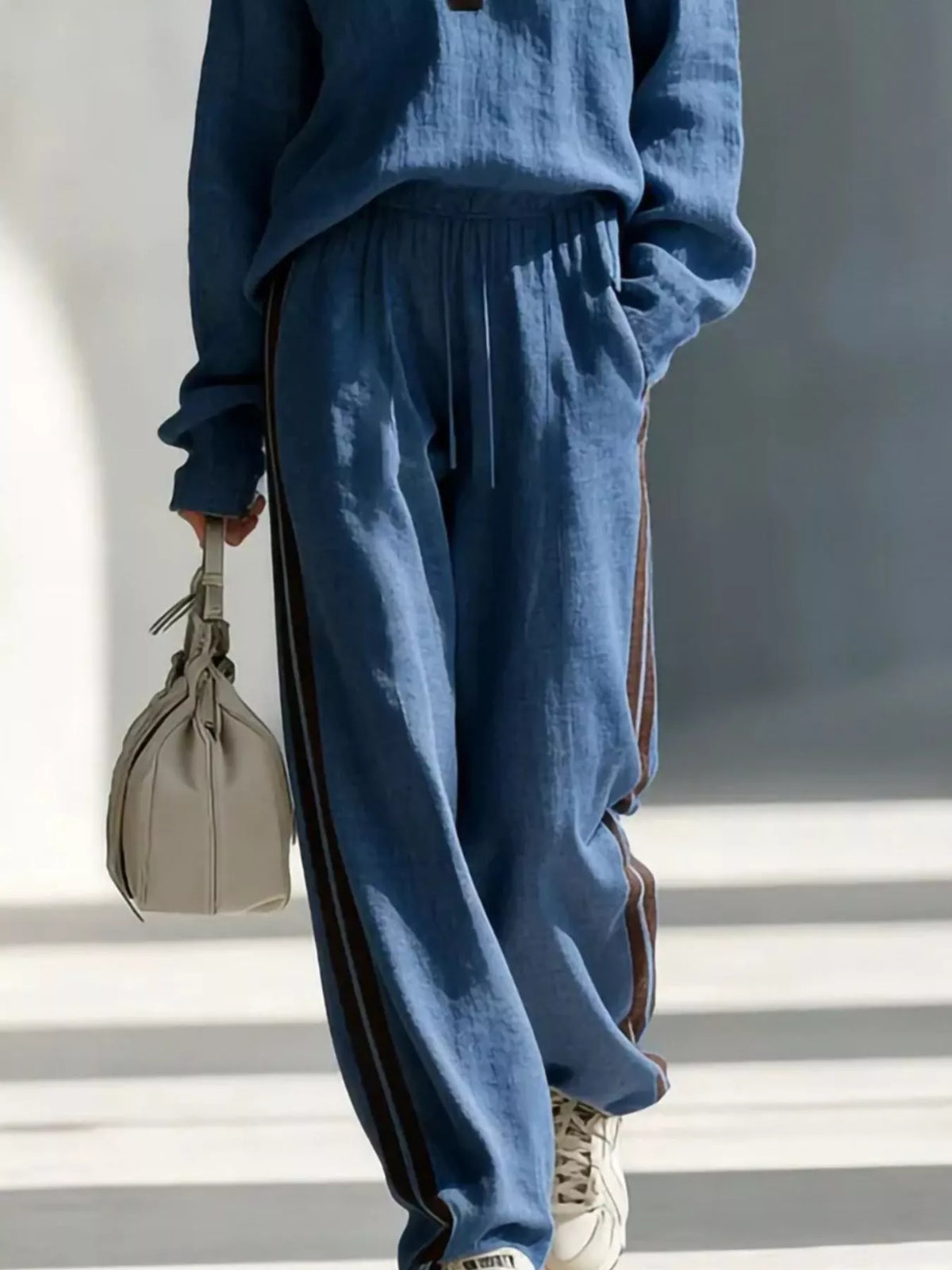 Contrast V-neck Top Striped Pants Set (5)