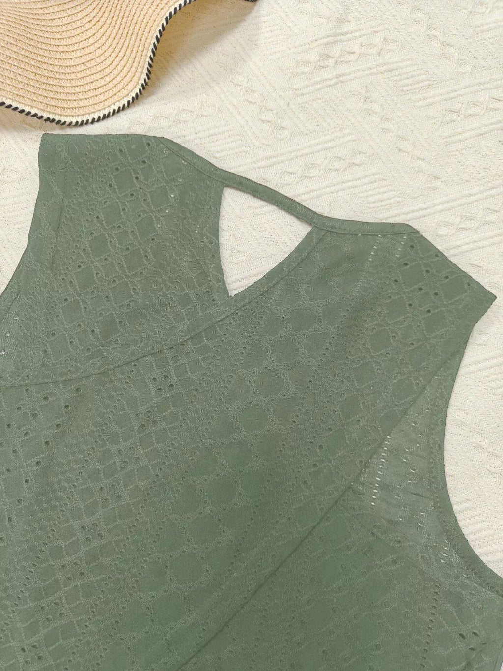 Hollow-out Knit Tank Top (3)
