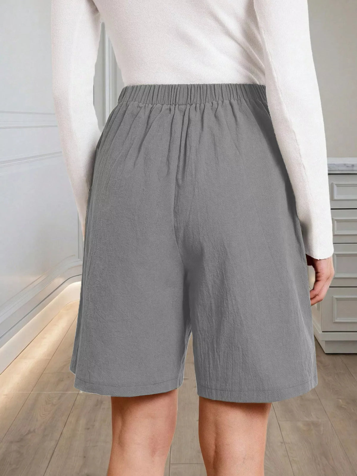 High-waisted Pleated Shorts Button Detail (7)