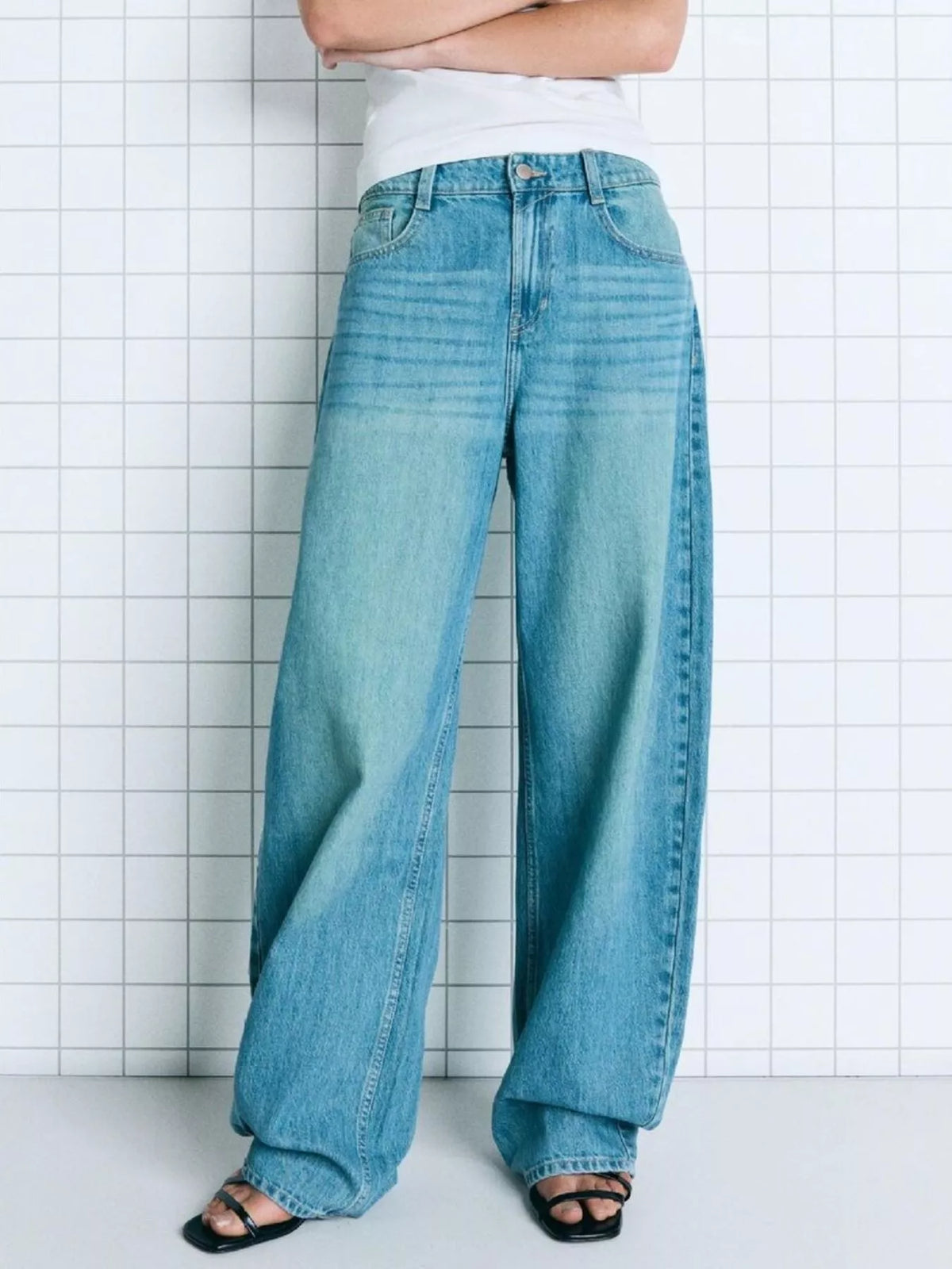 Wide Leg Washed Jeans (14)