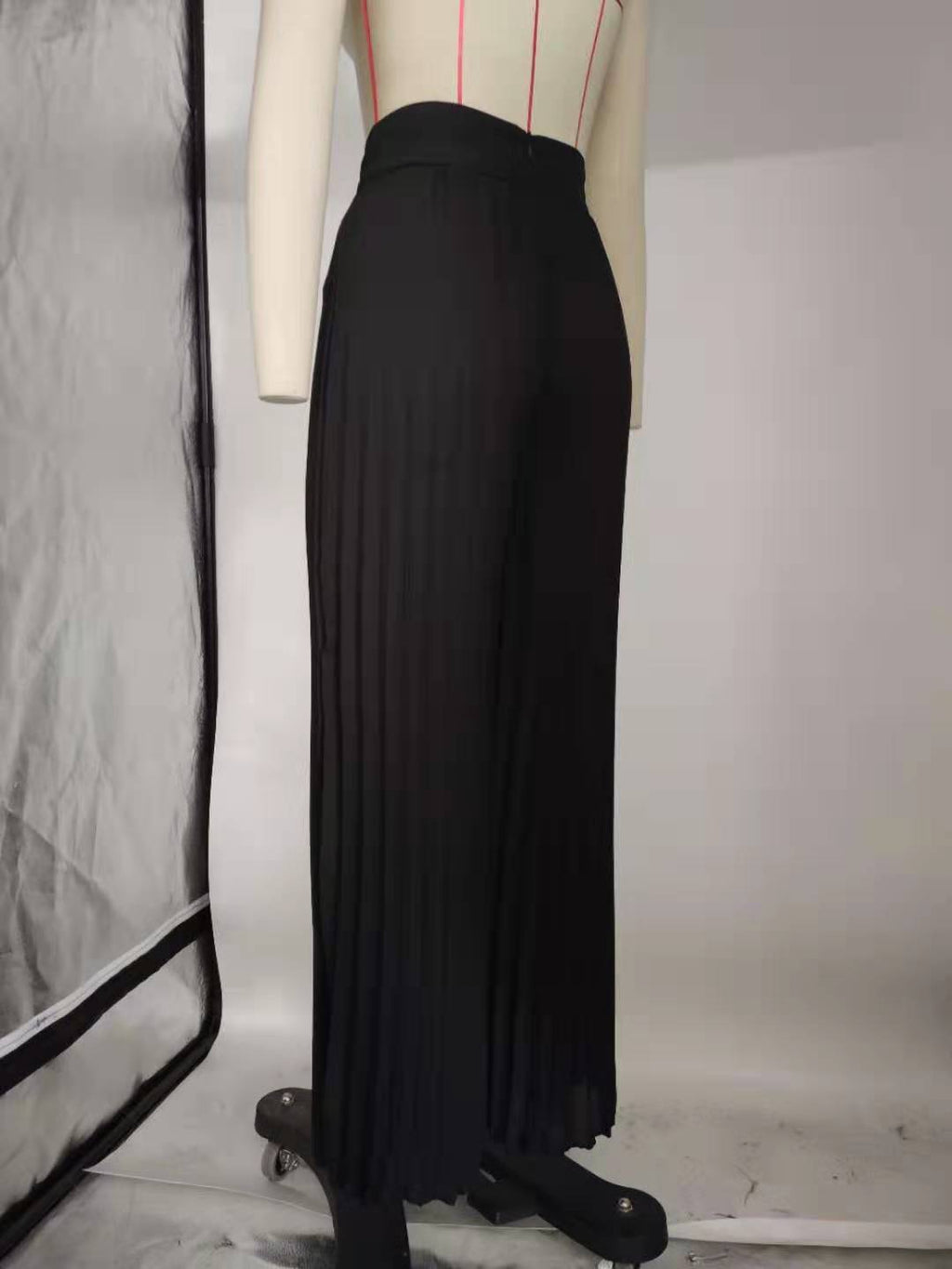 Pleated Wide-leg Pants photo 3