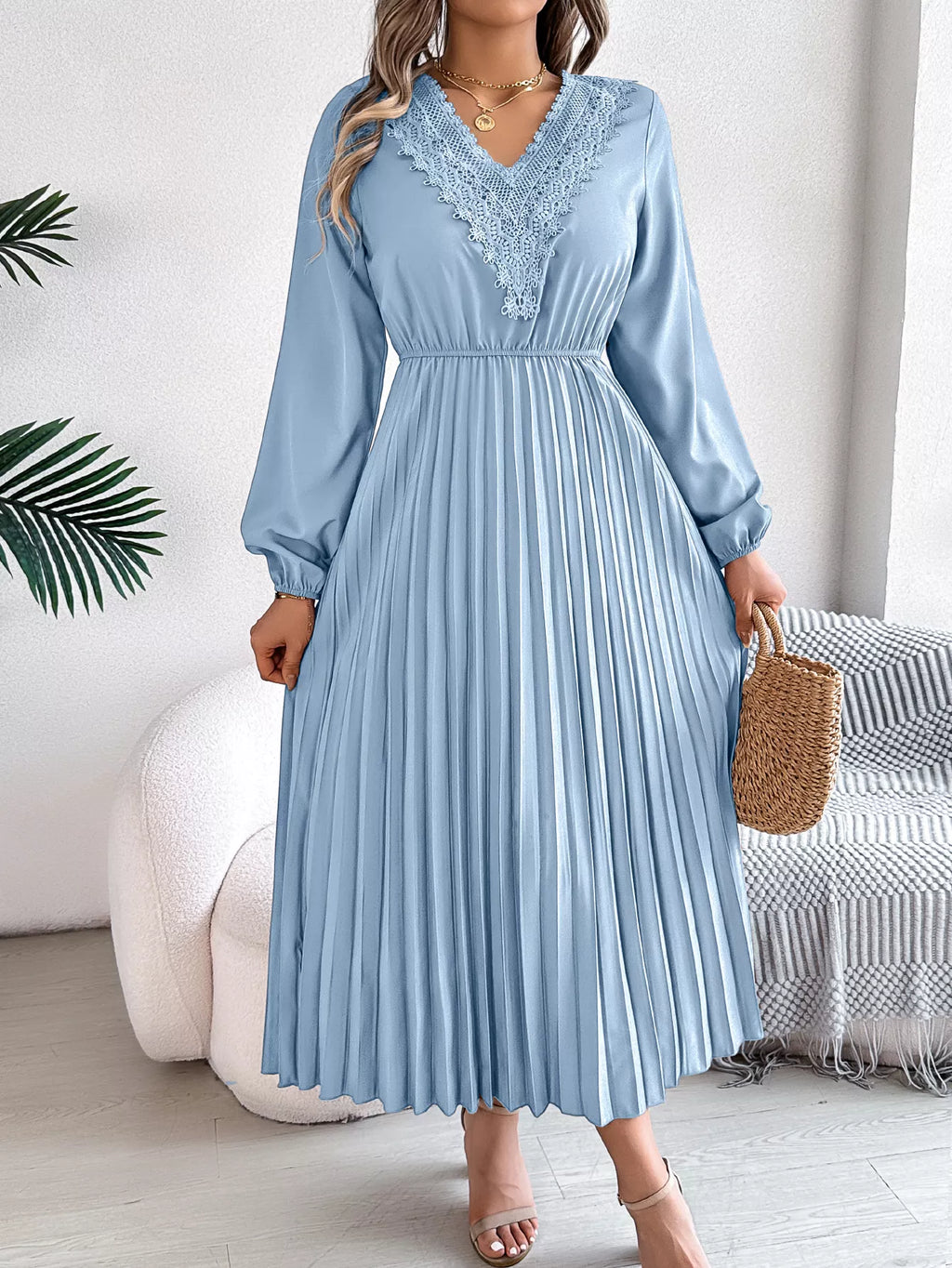 Lace Detail V-neck Pleated Dress (13)