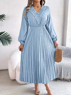 Lace Detail V-neck Pleated Dress (13)