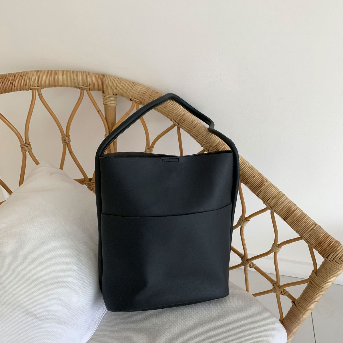 Simple Shoulder Bag variant CJBHNSNS22572-Black