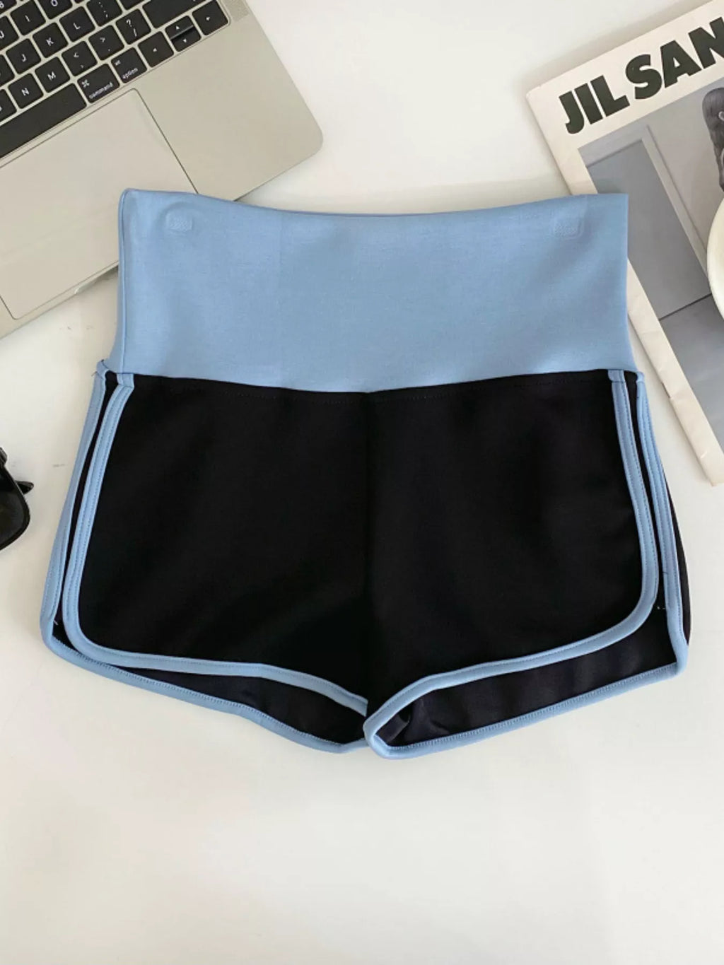 High Waist Contrast Trim Shorts (2)