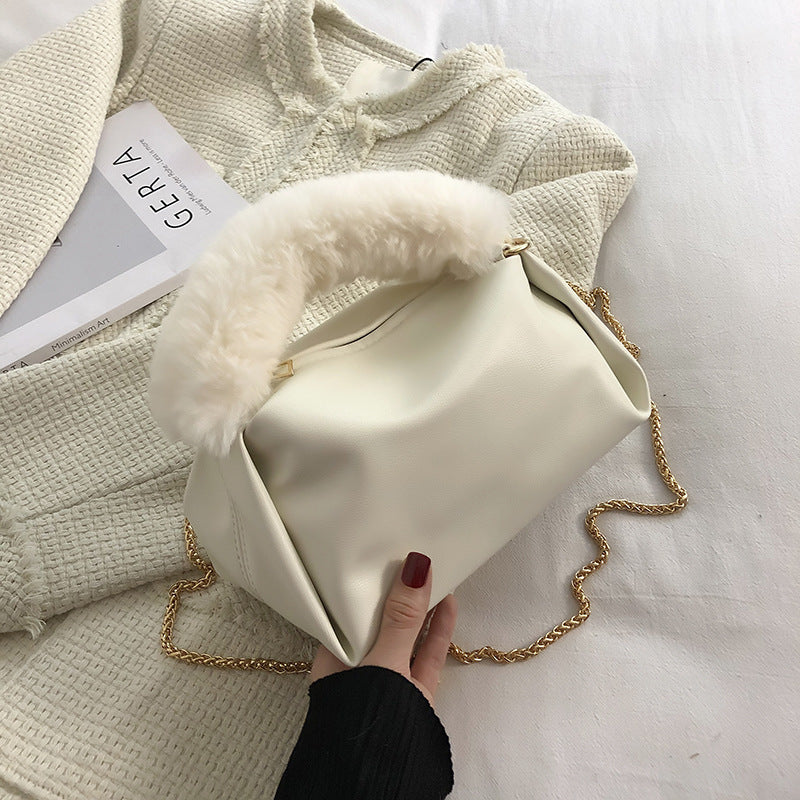 Solid Color One-shoulder Chain Plush Handbag photo 4