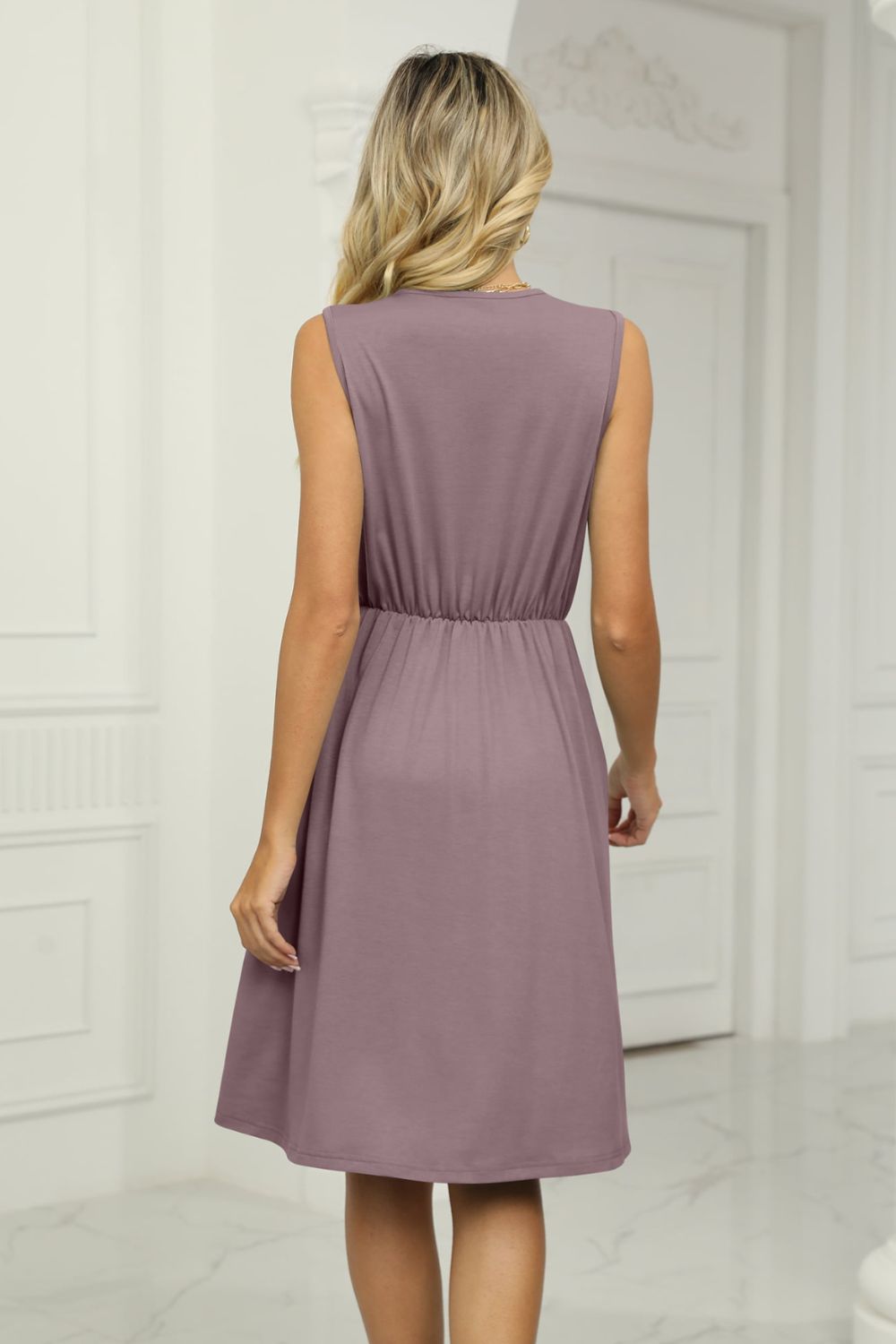 Contrast V-neck Sleeveless Dress (15)