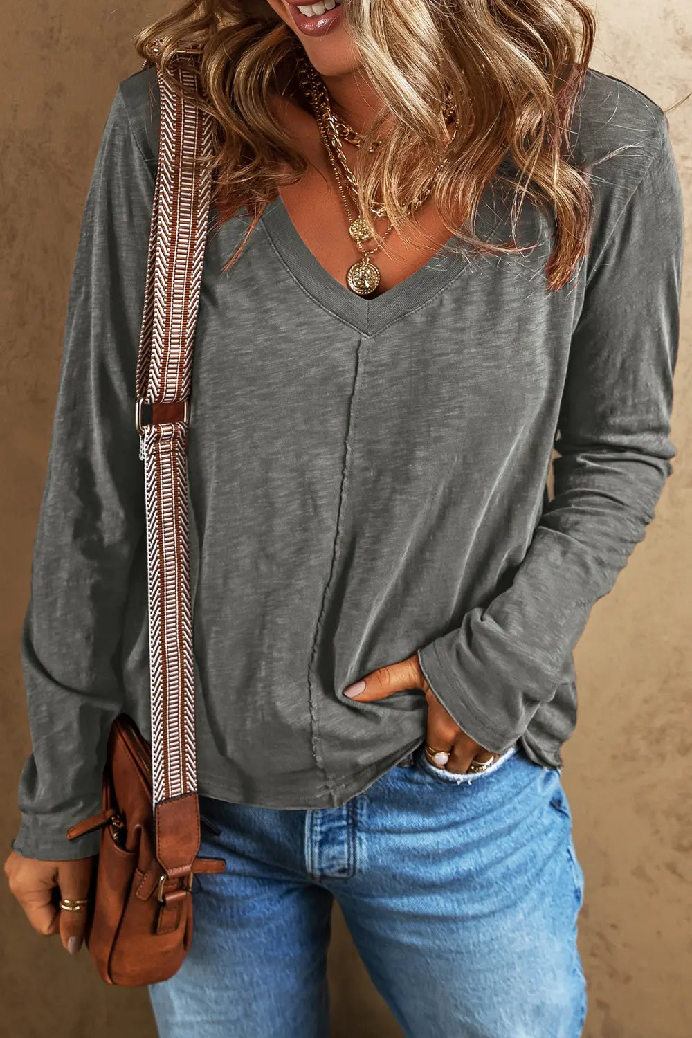 Exposed Seam V-neck Long Sleeve T-shirt (11)