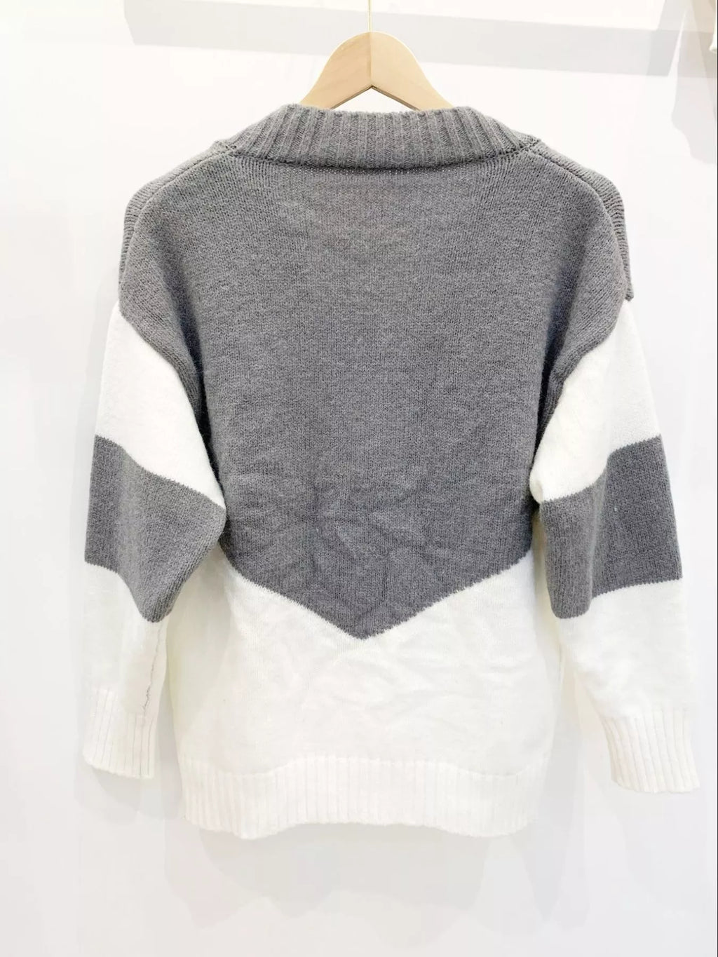 Block V-neck Knit Sweater (6)