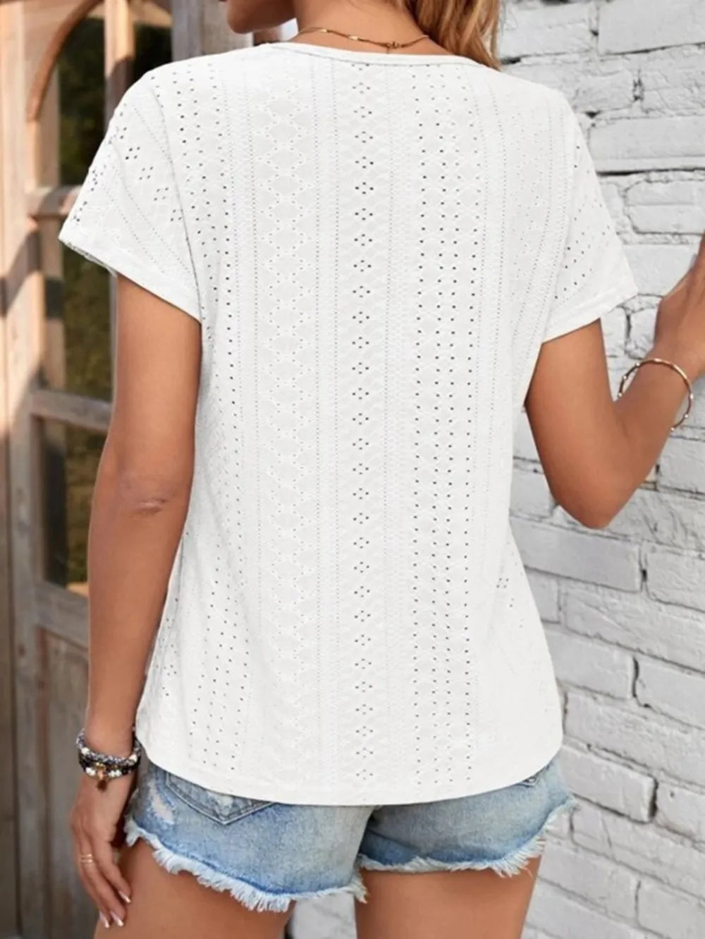 Eyelet V-neck Short Sleeve T-shirt (8)
