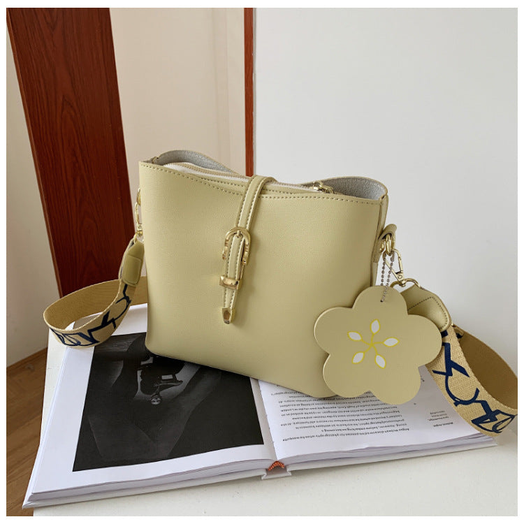 Large Capacity Shoulder Bag Wide Strap Crossbody photo 19