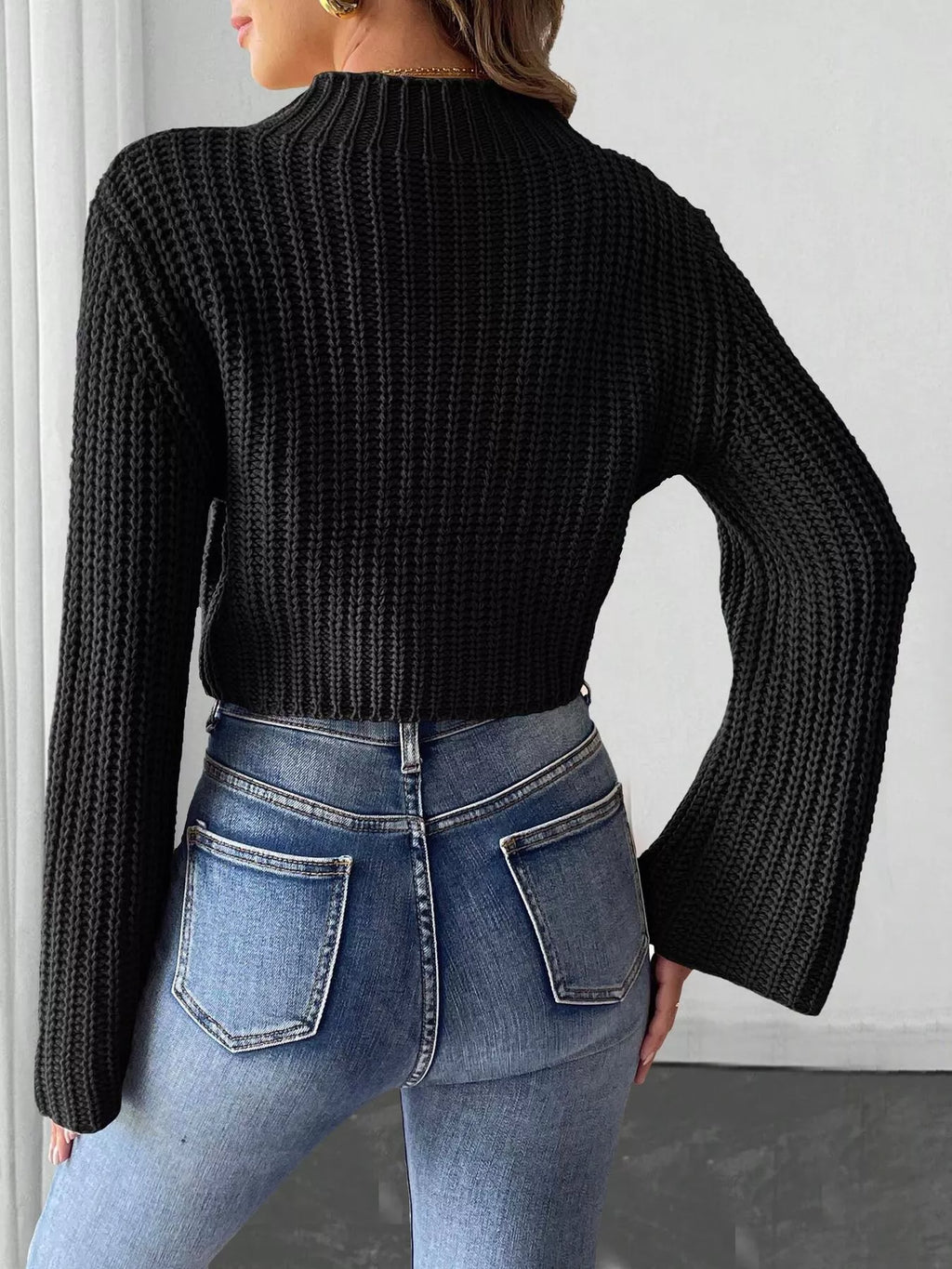 Bow-decorated Mock Neck Cropped Sweater (8)