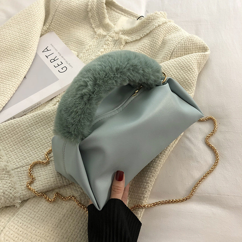 Solid Color One-shoulder Chain Plush Handbag photo 6