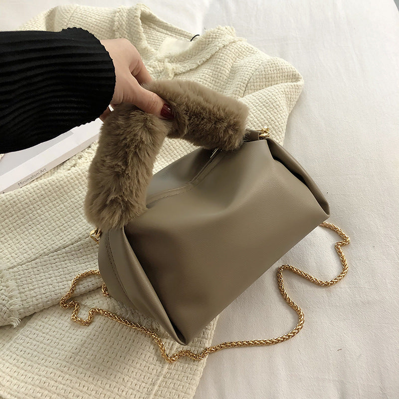 Solid Color One-shoulder Chain Plush Handbag photo 5
