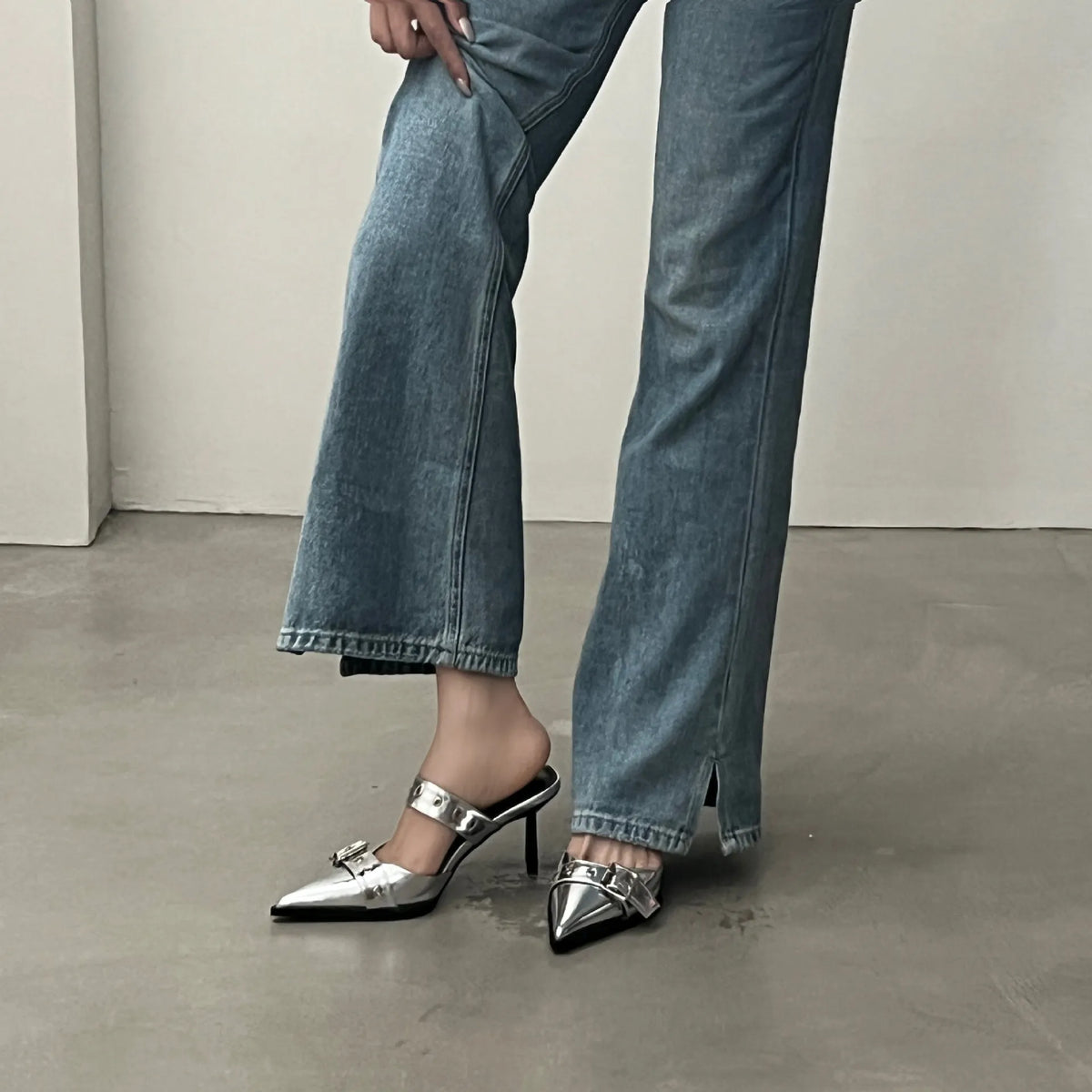 Point Toe Flare Heel Buckle Sandals (2)