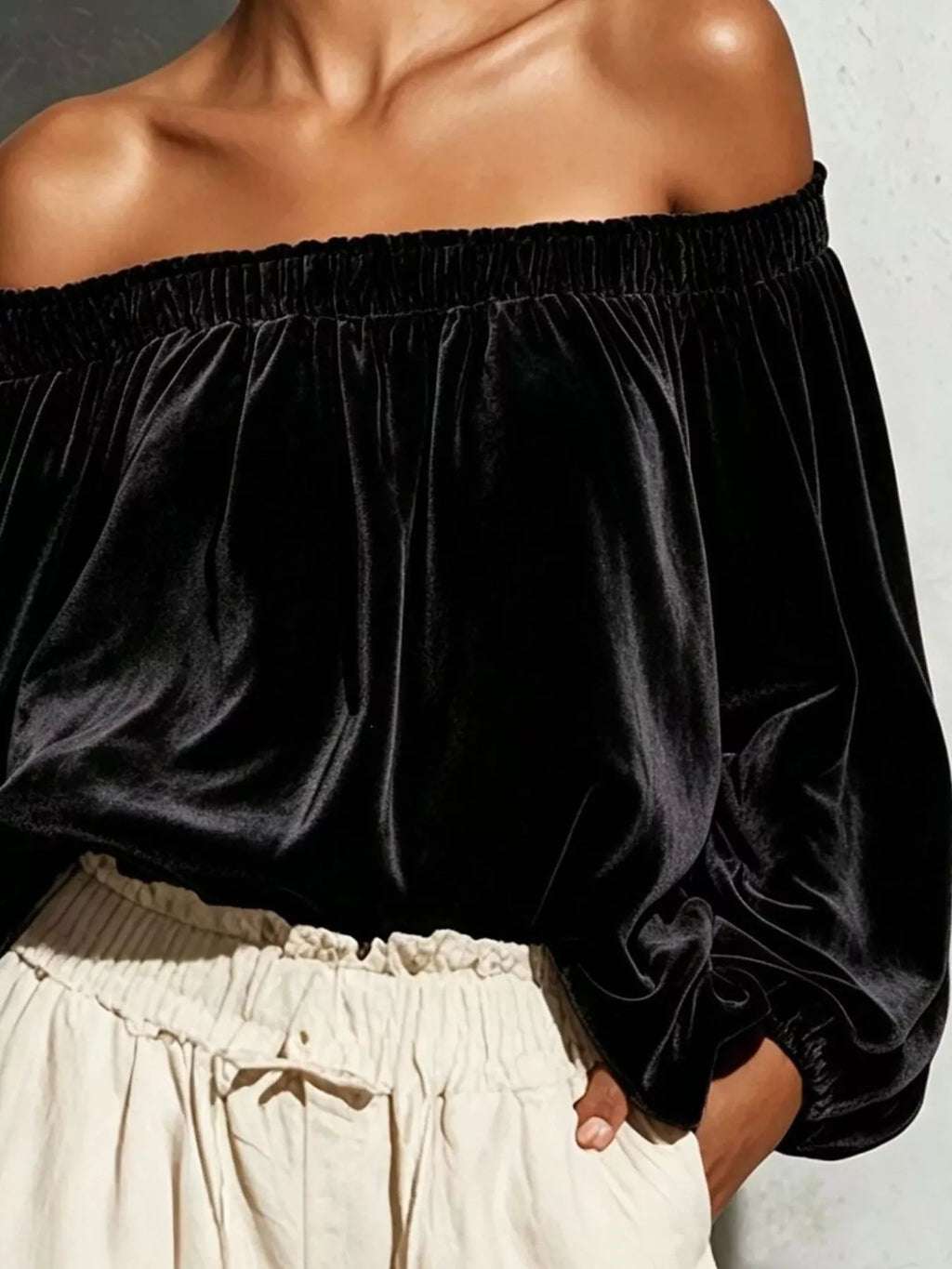 Off-shoulder Velvet Long Sleeve T-shirt (5)