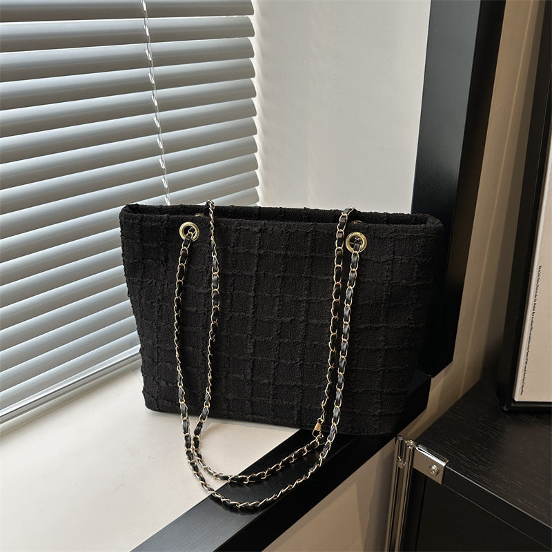 Versatile Large Capacity Chain Shoulder Bag photo 4