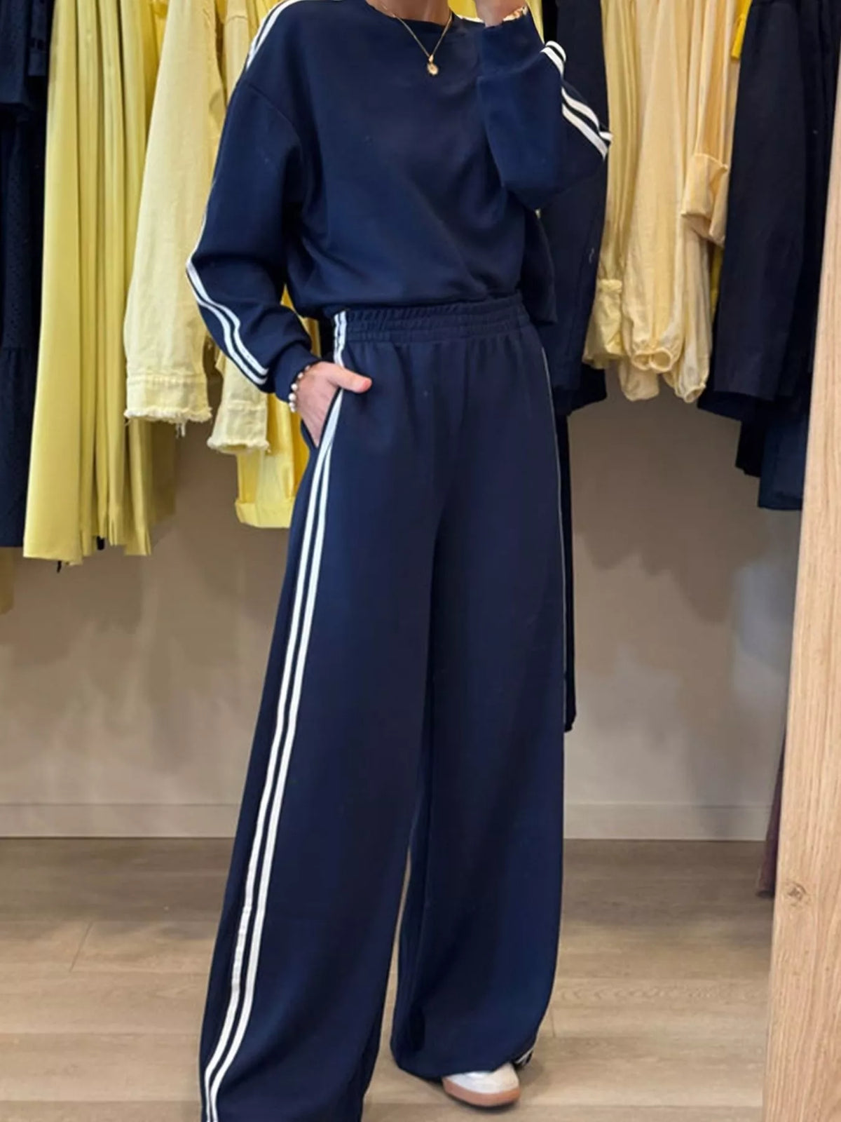 Striped Detail Crewneck Top Elastic Sweatpants 2pcs Set (8)
