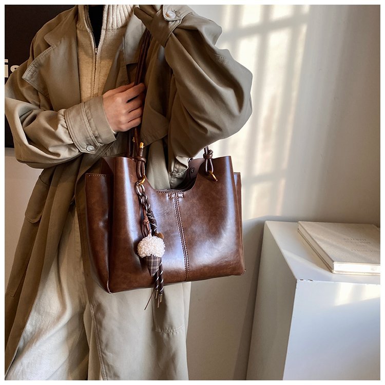 Large-capacity Versatile Shoulder Bag Commuters photo 2