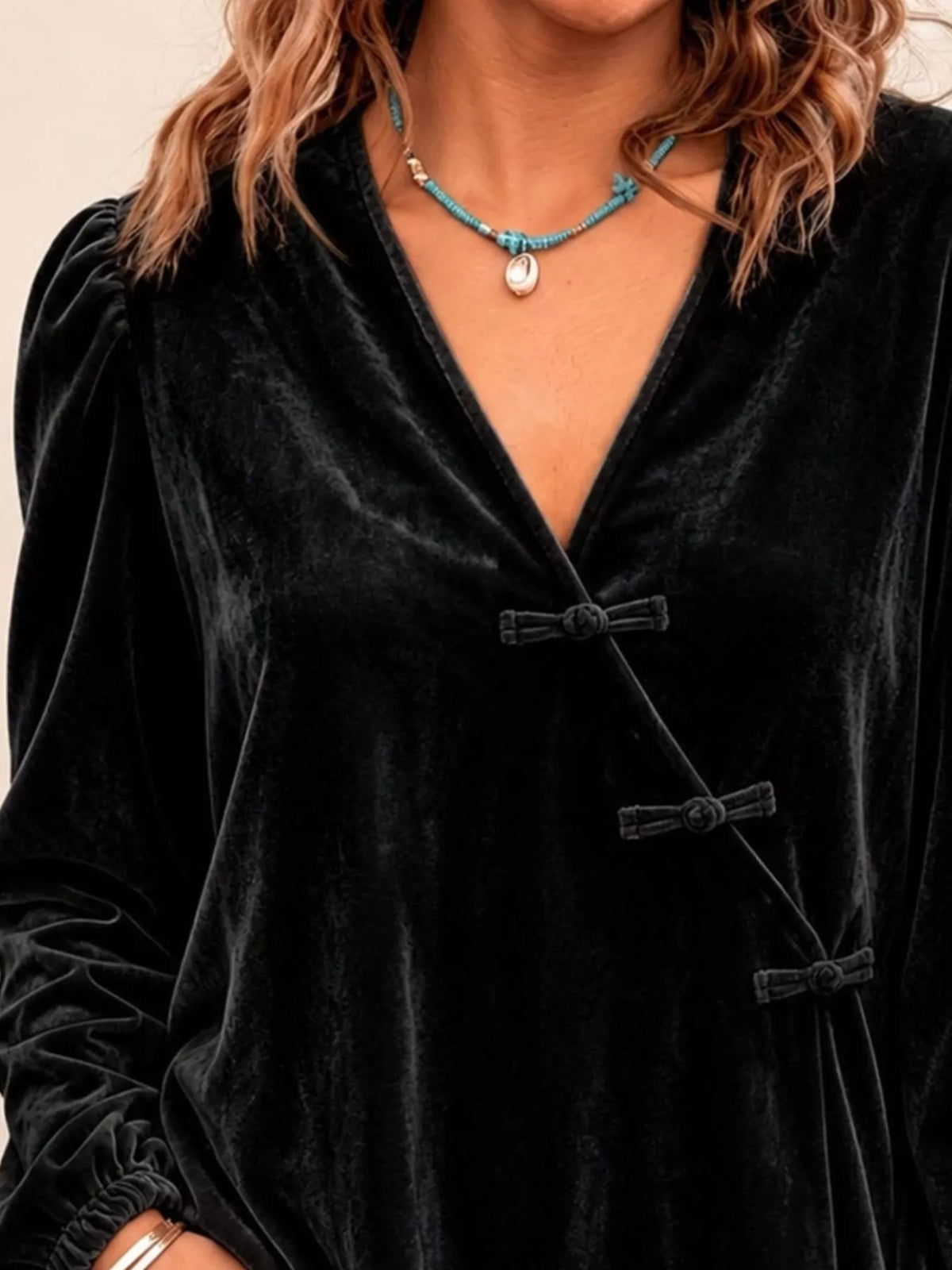 Chinese-style Knot Buttons Velvet Blouse (8)