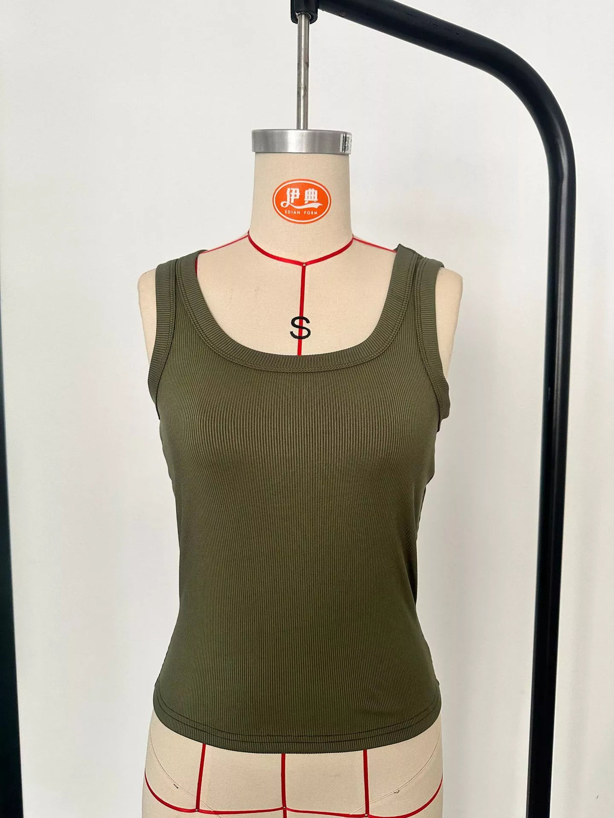 Ribbed Knit Slim Fit Tank (7)