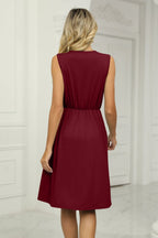 Contrast V-neck Sleeveless Dress (12)