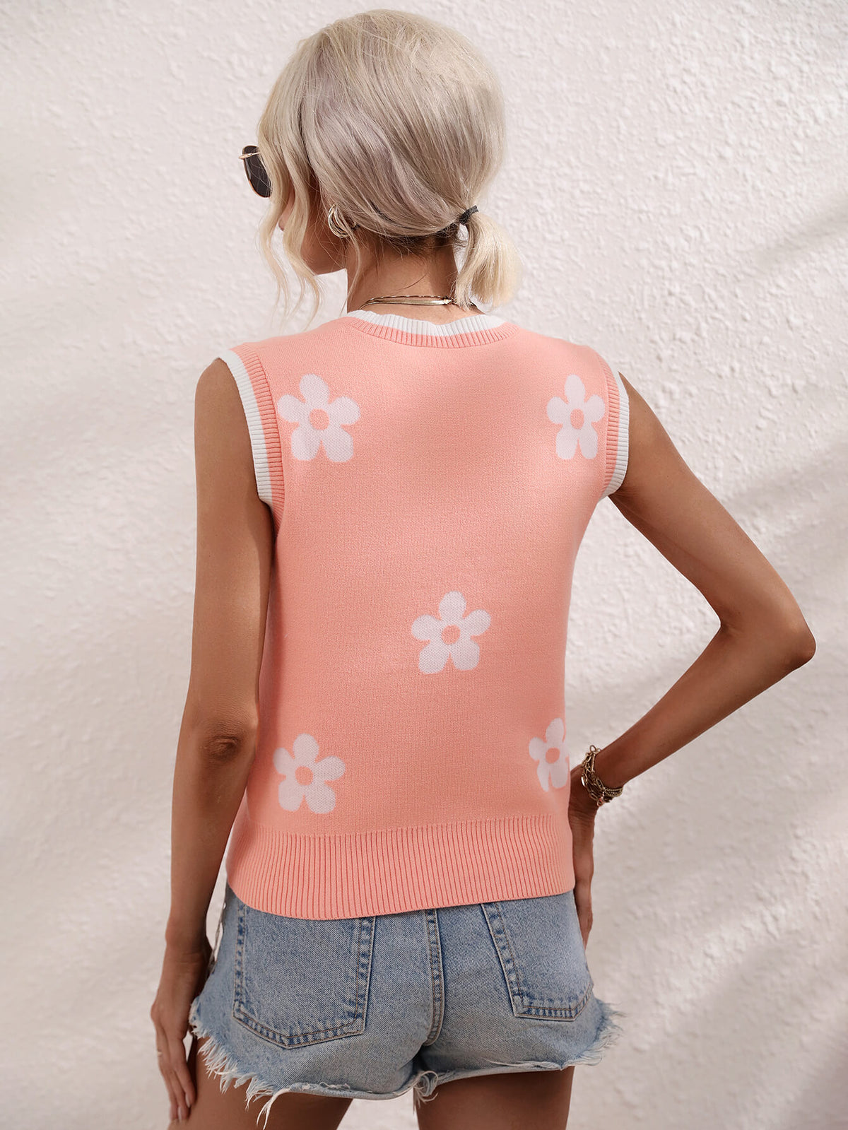 Floral Contrast Ribbed Trim Sweater Vest (2)